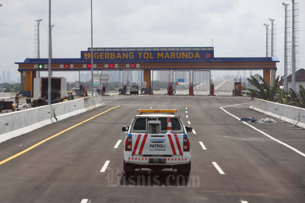 1688718072024 16 Mobil Patroli Melintas Di Proyek Jalan Tol Cibitung